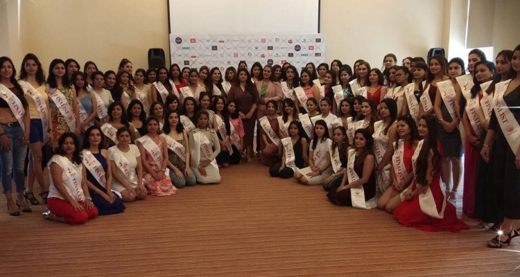Empowering session on Financial Planning by Gurleen Kaur Tikku with 70+ amazing women at #GlamourGurgaon Mrs Delhi NCR